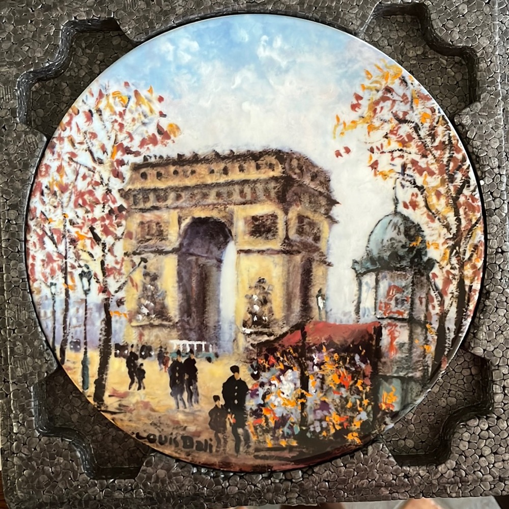 L’Arc de Triomphe collectors plate.